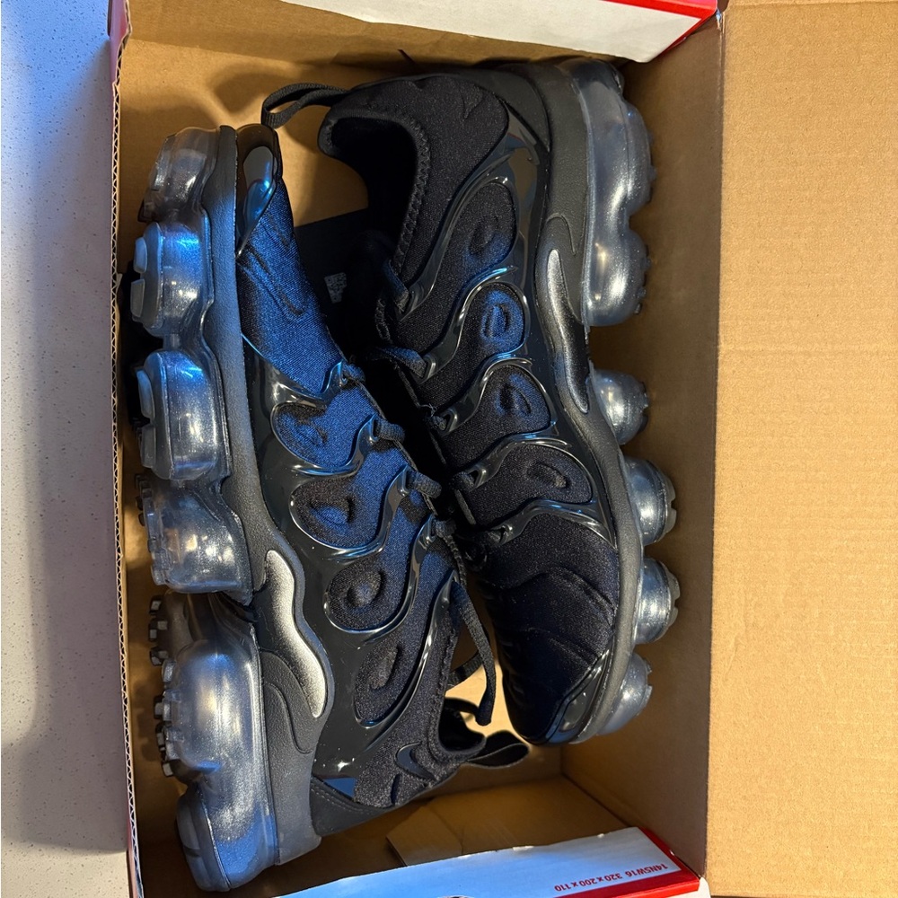 Nike Air Vapormax Plus - Women’s Size 9